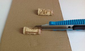 Tischkärtchenhalter aus Korken basteln