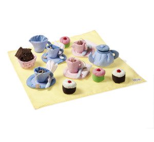 Oskar and Ellen Tea Set Spielzeug aus Stoff