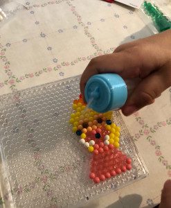 Aquabeads_Test_Wien_mit_Kind