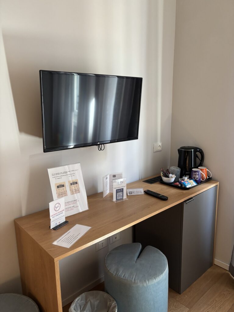 411 Room & Apartments
