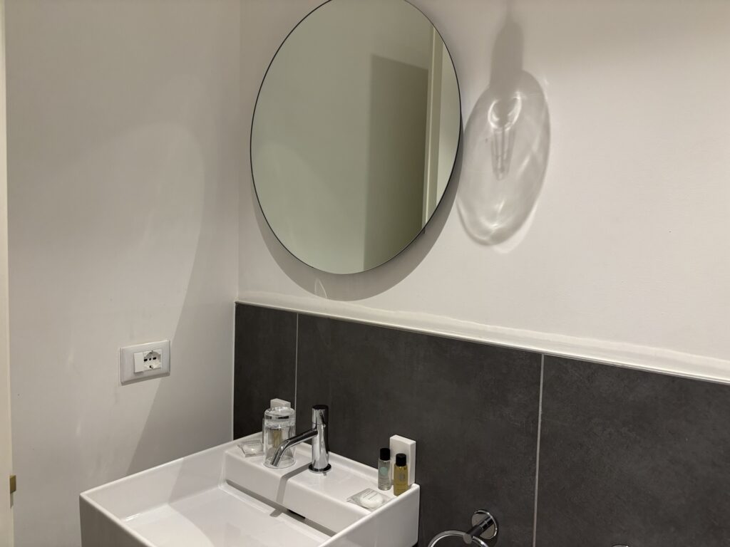 411 Room & Apartments