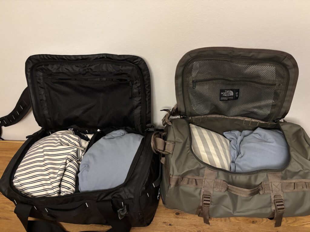 The North Face Base Camp Voyager ist besser organisiert, The North Face Base Camp Duffel hat mehr Platz für Gepäck