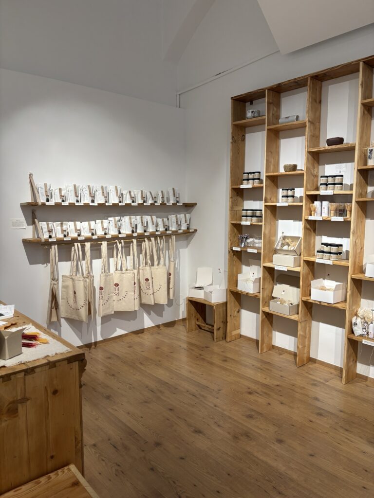 MiSA rare tea & matcha Bar in der Westbahnstraße