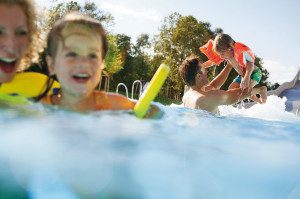 erlebnisstein_aussenbereich_Therme-Wien mit Kind
