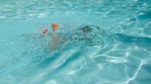 Schwimmen im Pool